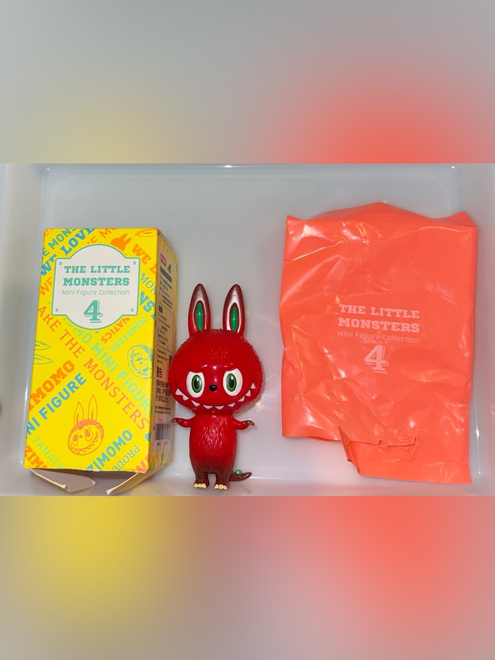 How2Work The Little Monsters Zimomo Mini Series 4– Rojo